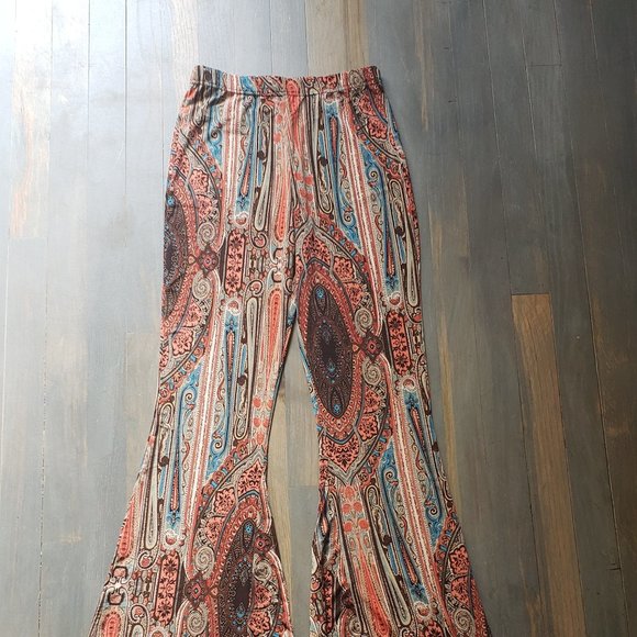 Selfie Couture by Trendology bell bottom leggings - Picture 5 of 6